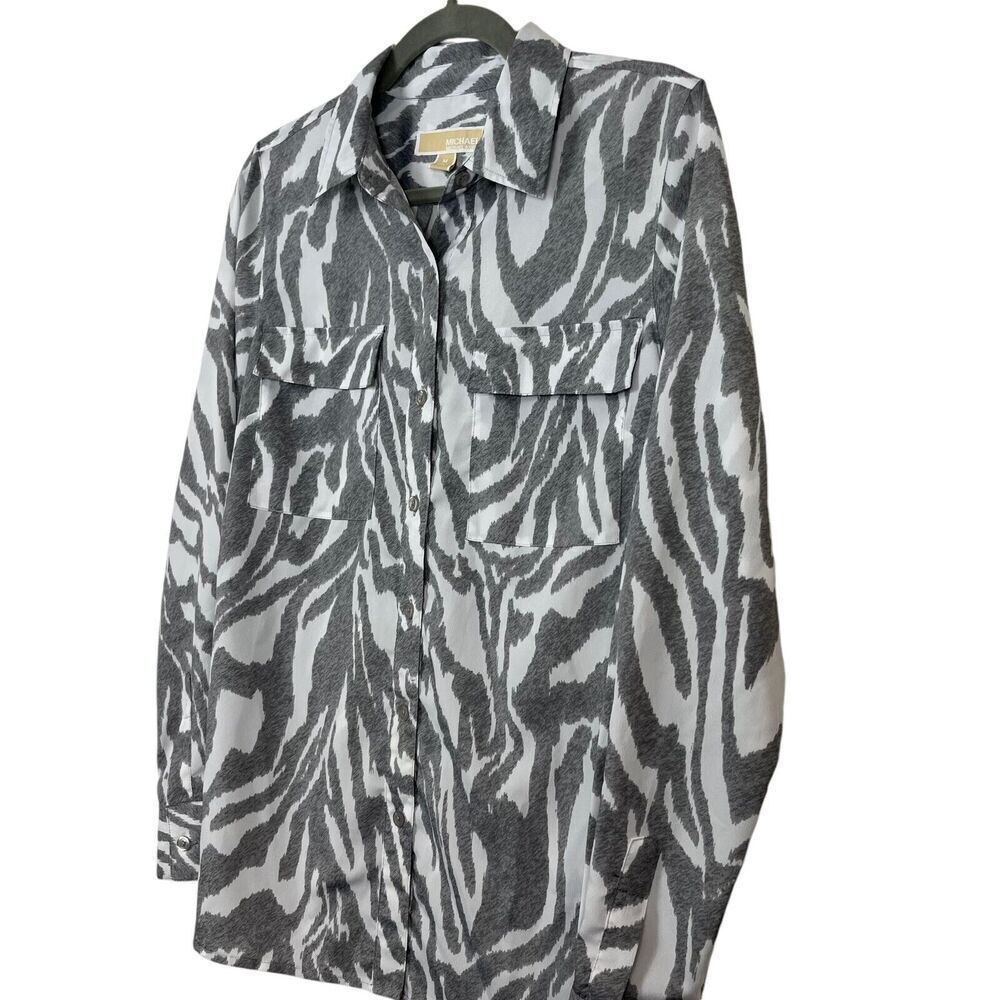 Michael Kors Top Womens Medium Gray White Tiger Print Button Down Mob Wife Y2K - Picture 5 of 8